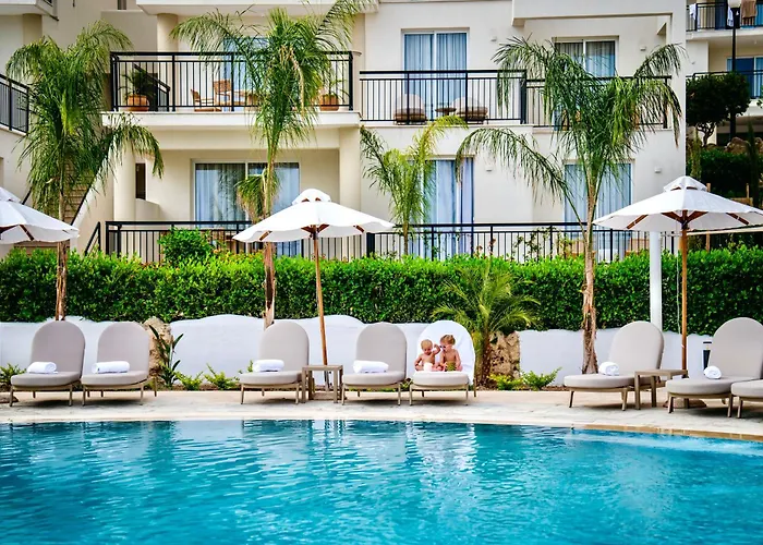 Wellclub Resort - Wellness & Seaview Suites Pafos