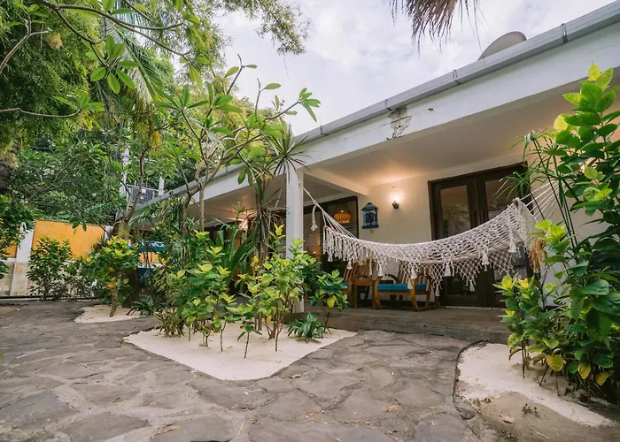 Tir Na Nog Beachfront Resort Gili Trawangan