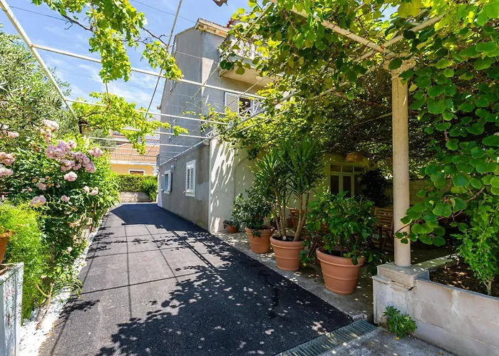 Francesca Guesthouse & Vardia Winery Mlini
