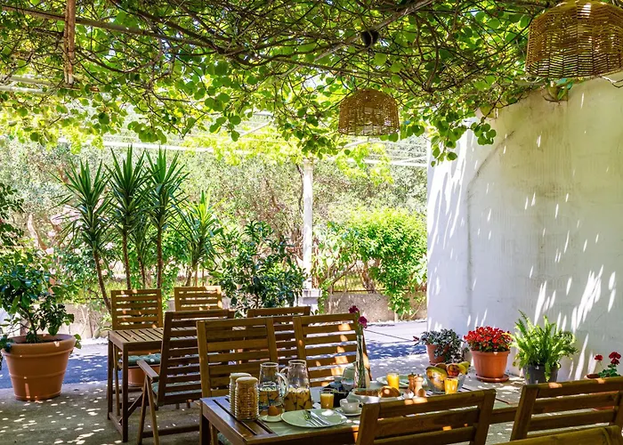 Francesca Guesthouse & Vardia Winery Mlini