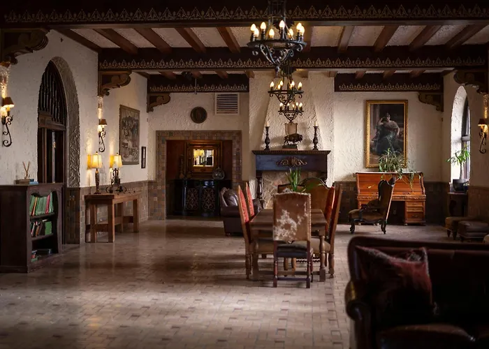 The Holland Hotel Alpine