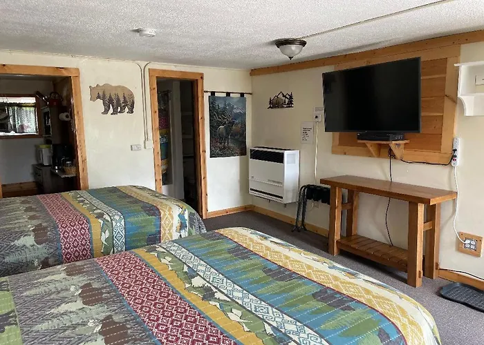 Elk Horn Lodge Cooke City