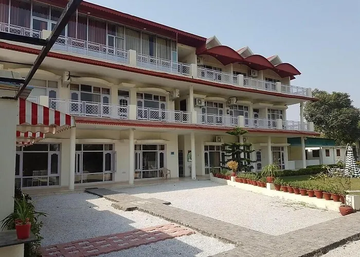 Skyview Stays I Party Lawns I Adjacent The Good Club I 1Km Sukhna Lake,Rock Garden & High Court I Chandigarh