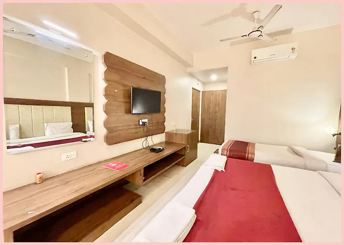 Hotel Rudraksh ! Villa Near Kashi Vishwanath Temple - Restaurant & Lift Facilities - Fully Air Conditioned Suite Room - Best Hotel In Varanasi