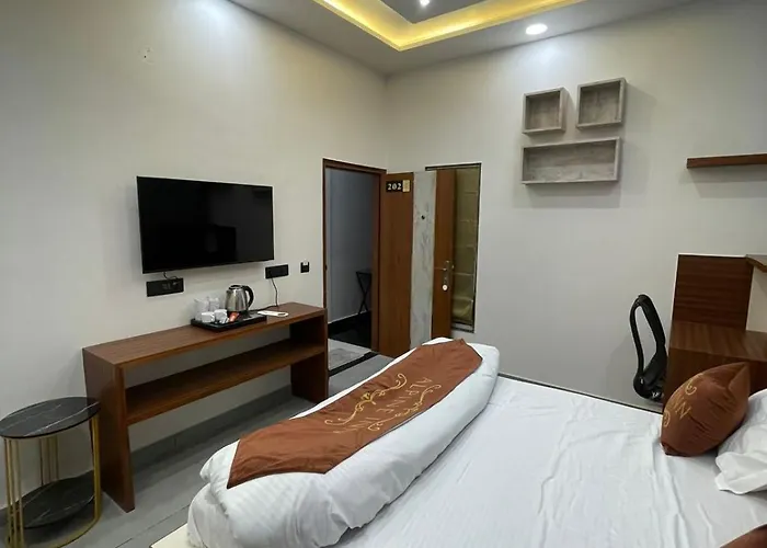 Hotel Alpine Inn Dera Bassi