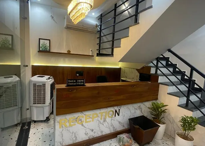 Hotel Alpine Inn Dera Bassi