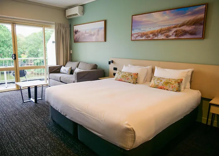Nightcap at Hinterland Hotel Nerang Gold Coast