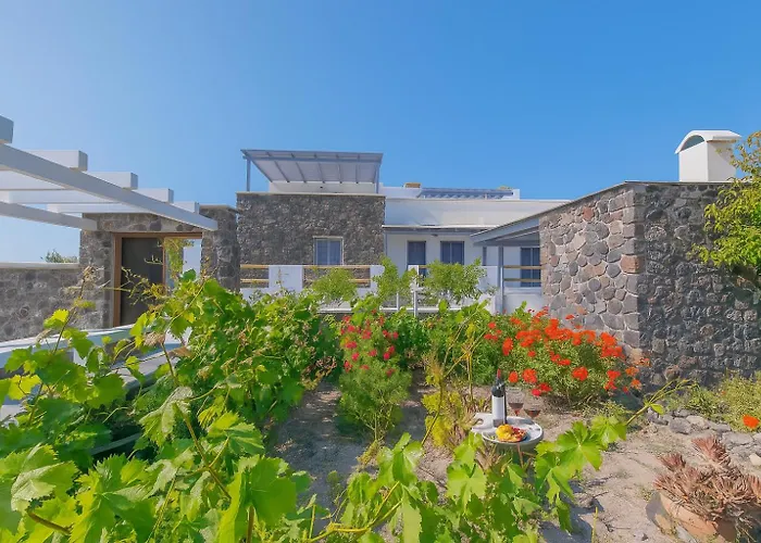 Golden Sunrise Suites In Santorini Kamári