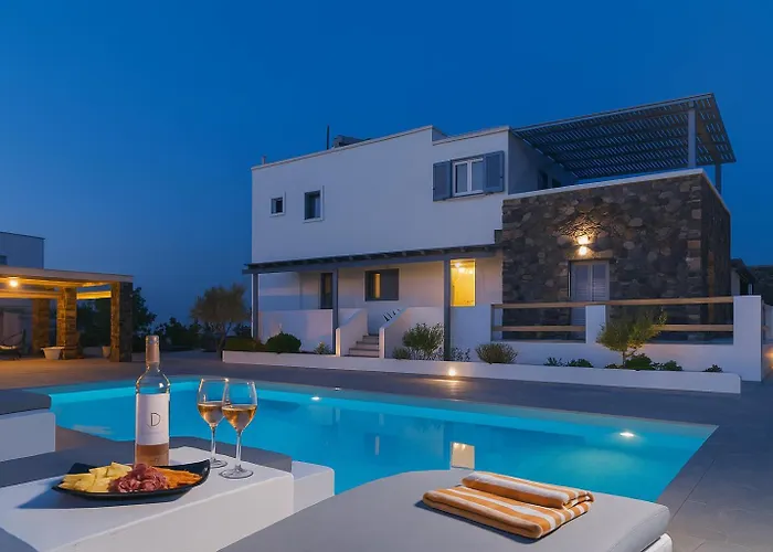 Golden Sunrise Suites In Santorini Kamári
