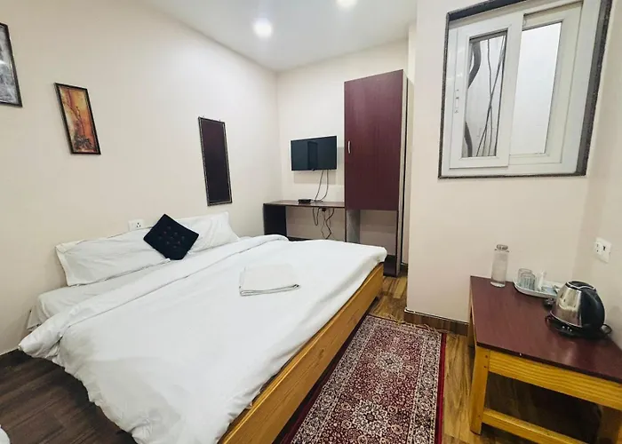 Stay Inn Kailasha - Lift,Parking,Kitchen And All Modern Facilities Varanasi