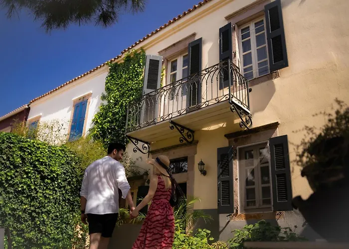 Avlu Cunda Otel Ayvalı