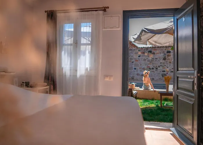 Avlu Cunda Otel Ayvalı