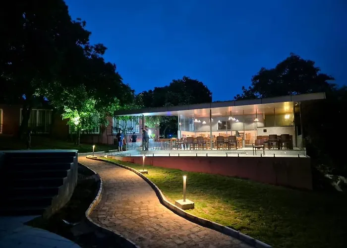 Citrus Prime Hill Queen Resort Pachmarhi