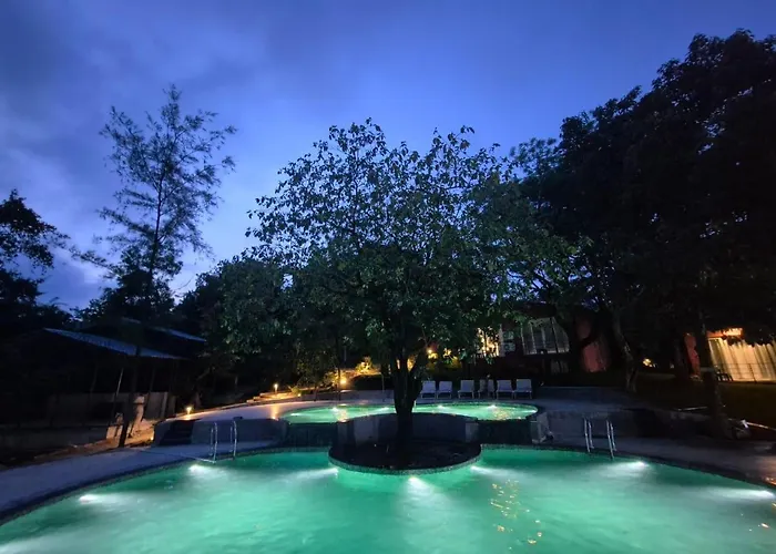 Citrus Prime Hill Queen Resort Pachmarhi