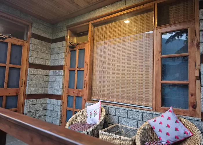 The Green Mountain Lodge Manāli