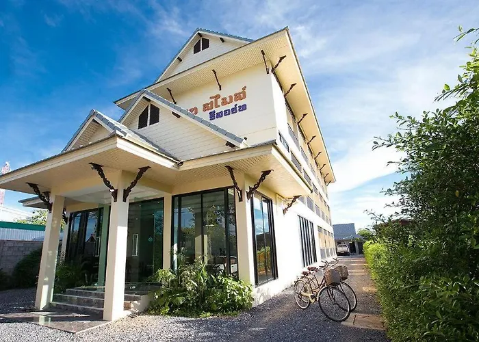 Saksuksmile Resort สุโขทัย
