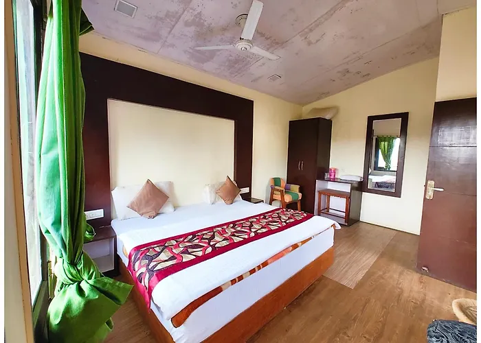 A Premium Hotel Blue - Moon Near Lake And Temple - Hygiene & Spacious Room - Best Hotel In Bhimtal