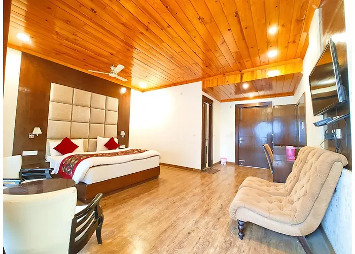 A Premium Hotel Blue - Moon Near Lake And Temple - Hygiene & Spacious Room - Best Hotel In Bhimtal