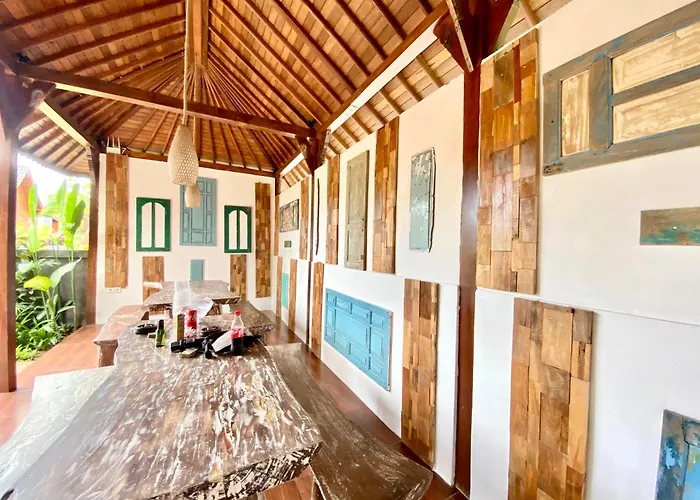 Uluwatu Wooden Villa