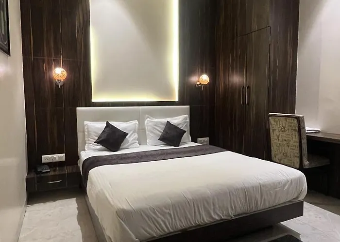 Hotel Ranjeet Ahilyanagar