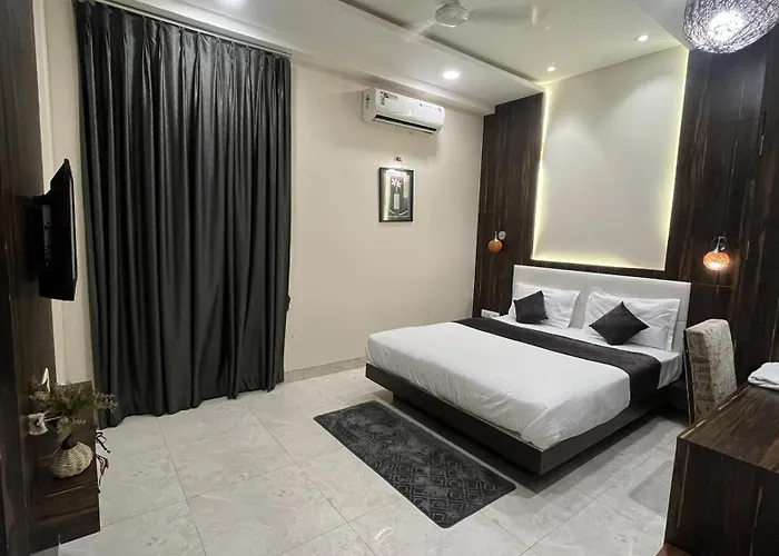 Hotel Ranjeet Ahilyanagar