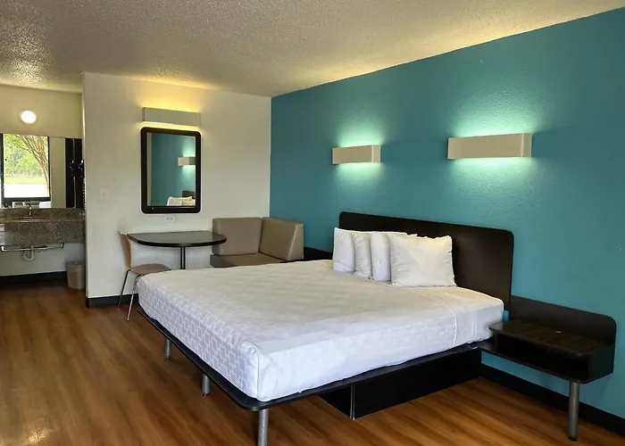 Blue Way Inn & Suites By Jasper Beeville