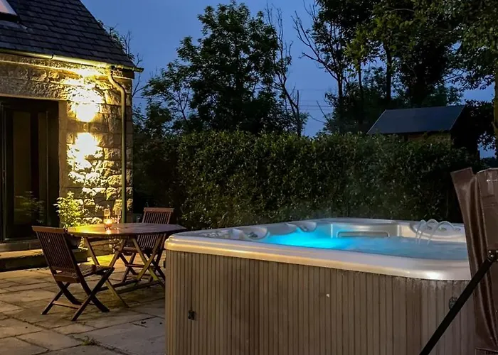 Bluebell Cottage - With Hottub Newry