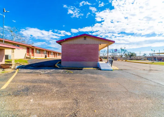 Capital O Hotel Beeville - Us 181