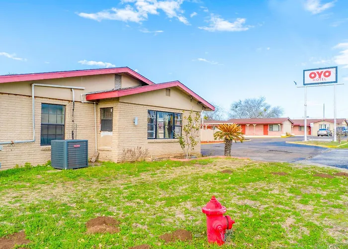 Capital O Hotel Beeville - Us 181