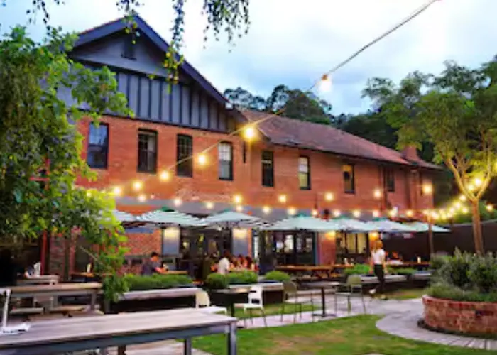 Alpine Hotel, Eat Drink Sleep Warburton