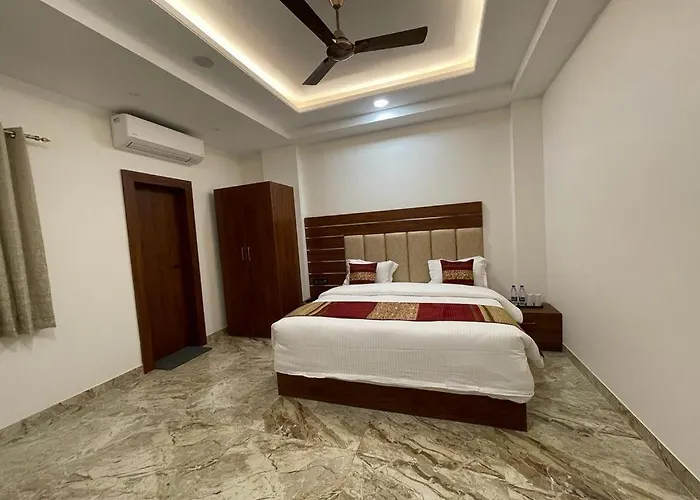 Guru Kripa Sadan Hotel Vrindavan