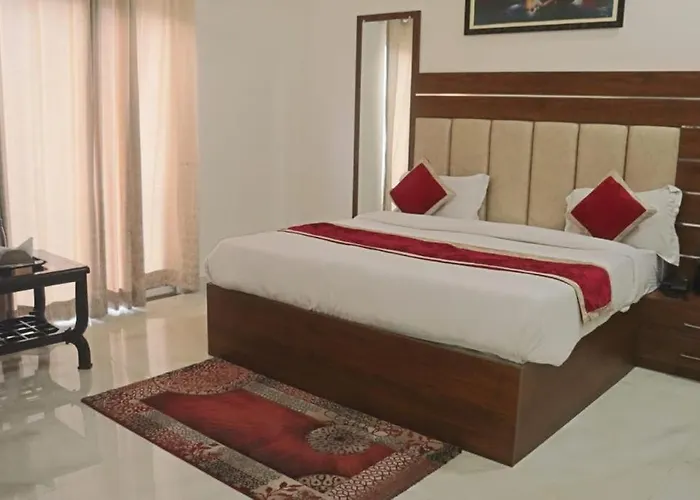 Guru Kripa Sadan Hotel Vrindavan