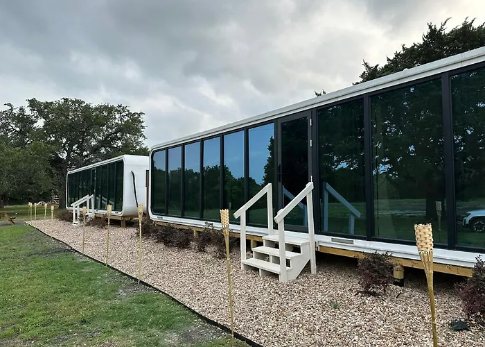 Flatonia Glamping Retreat - Getaway Resort - 2Bedrooms, 2 Queen Beds