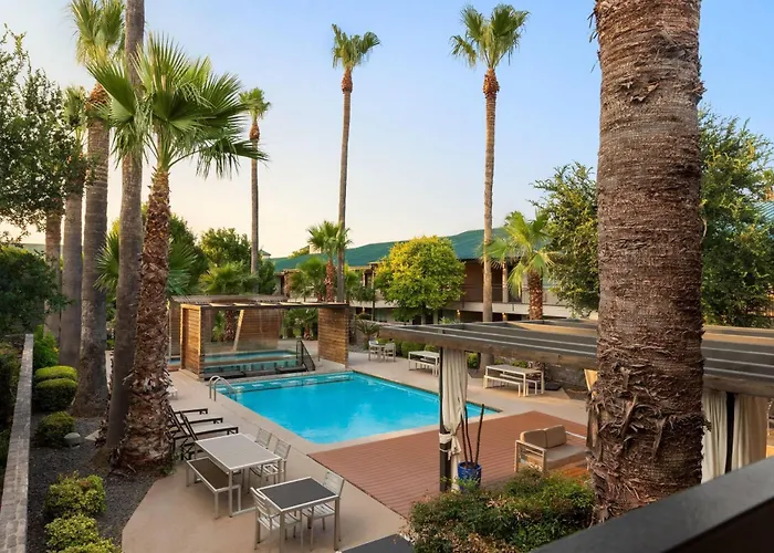 Ramada By Wyndham Del Rio Hotel
