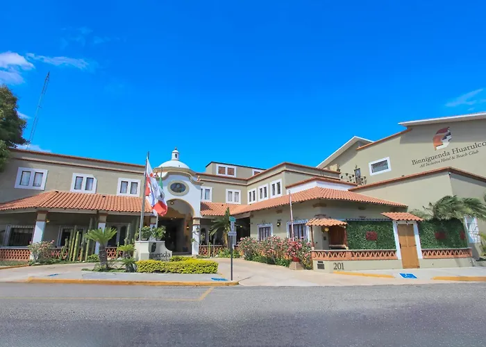Binniguenda Huatulco & Beach Club