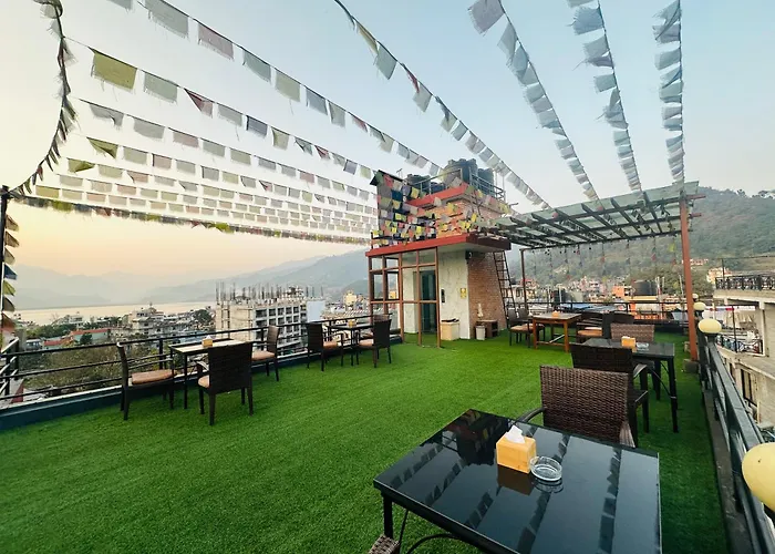 Hotel Middle Path & Spa Pokhara