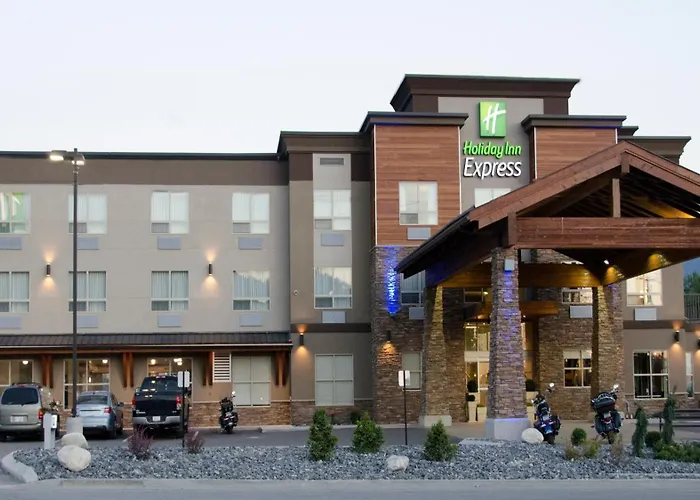 Holiday Inn Express Golden-Kicking Horse By Ihg