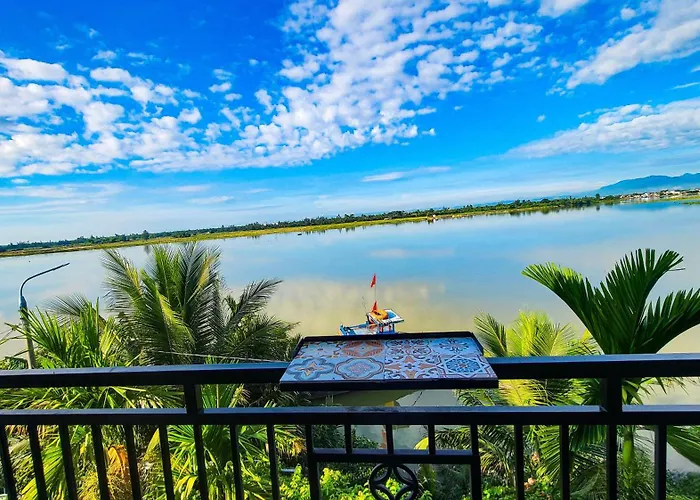 Autumn Bay Retreat Hotel Hoi An