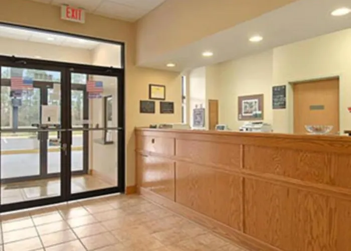 Super 8 By Wyndham Pascagoula Motel