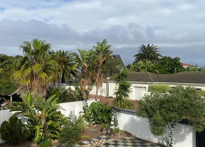 Forchutec Guest House Sunset Beach Cape Town
