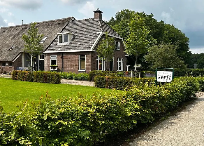 In de Dikke Bertha Bed and Breakfast Wapse
