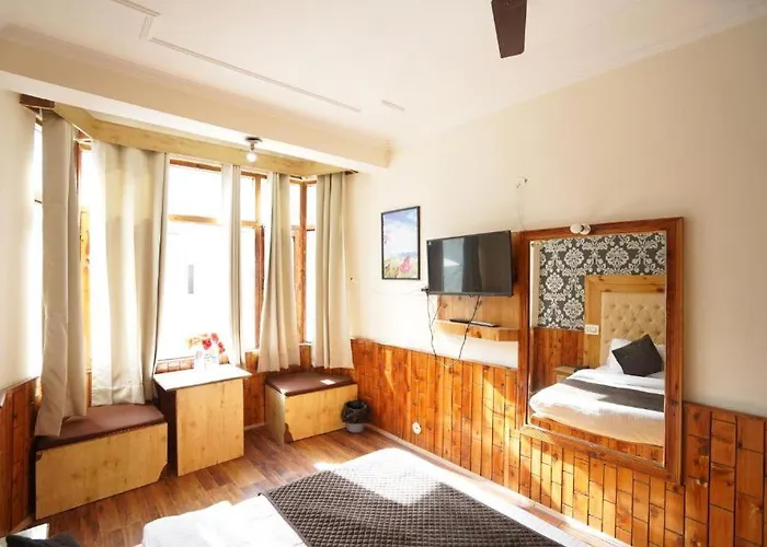 Golden Memories Hotel Manali 