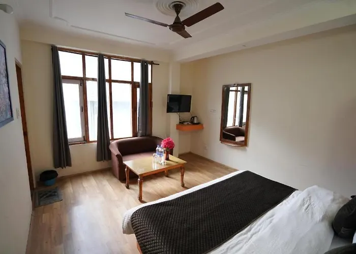 Golden Memories Hotel Manali 