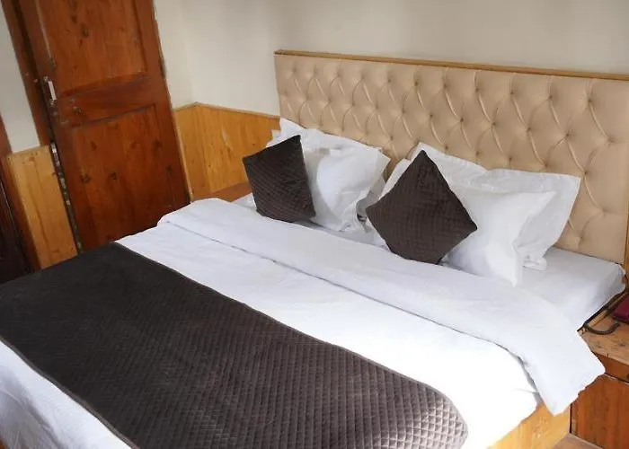Golden Memories Hotel Manali 