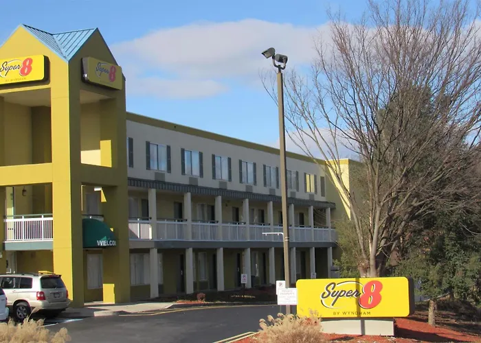 Super 8 By Wyndham New Cumberland Hotel