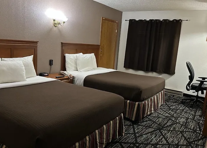 Woodland Inn & Suites Medford