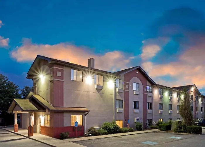 Super 8 By Wyndham Lexington Park/California Area Hotel