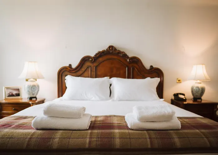 Islay House Hotel Bridgend 