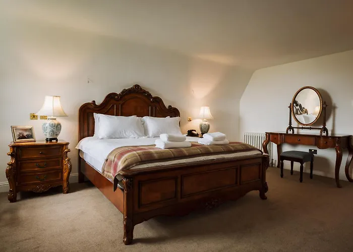 Islay House Hotel Bridgend 