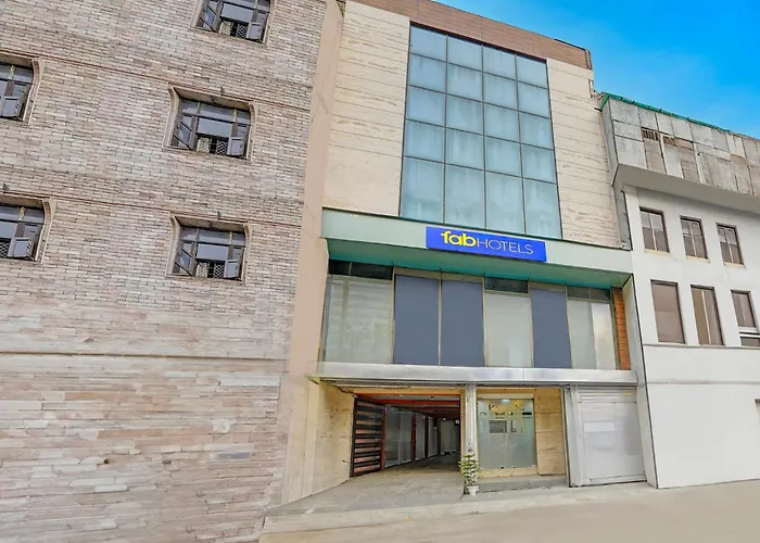 Fabhotel Galaxy - Nr Patel Nagar Metro Delhi 
